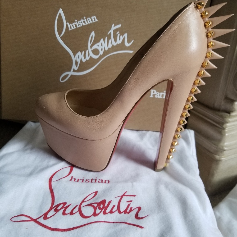 100% Authentic Nude Electropump Spiked Louboutins